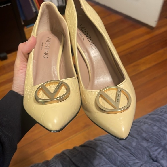 Valentino Cream Heels with Gold Accent - Picture 8 of 8